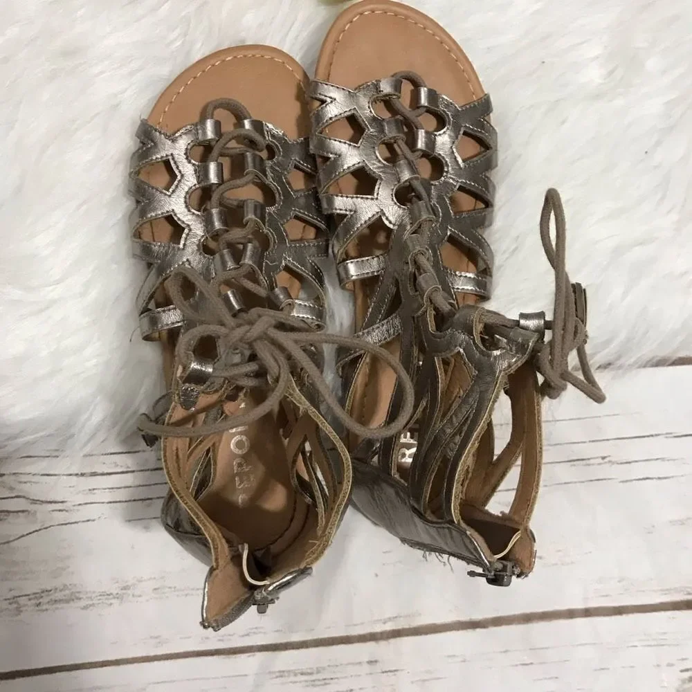 Report Gladiator Girls Metallic Silver Sandals‎ size 5